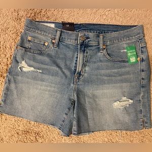 NWT GAP GIRLFRIEND SHORTS. Size 30.